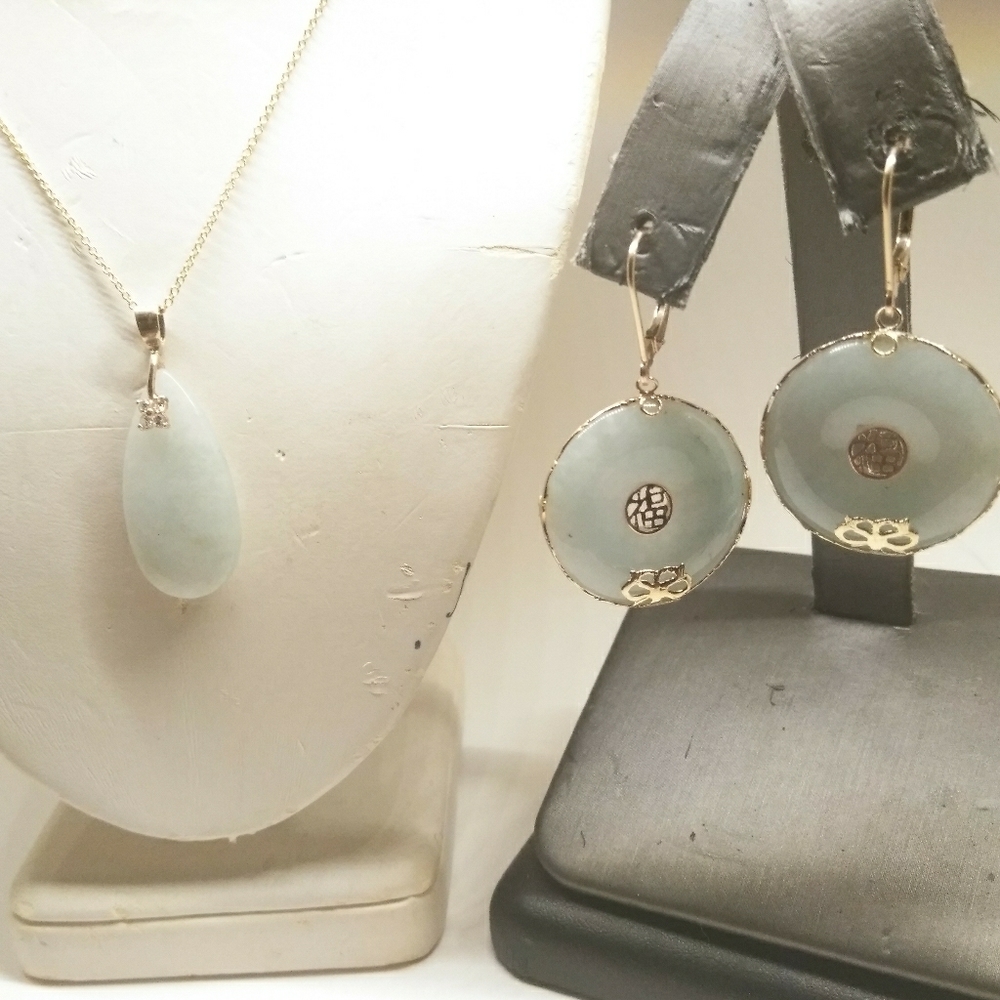 14k yellow gold jadeite set earrings and necklace